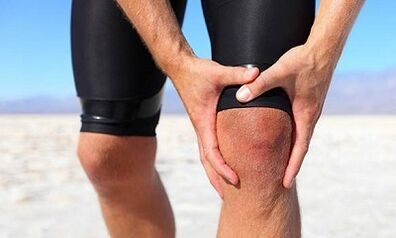 How is the knee arthrosis manifest